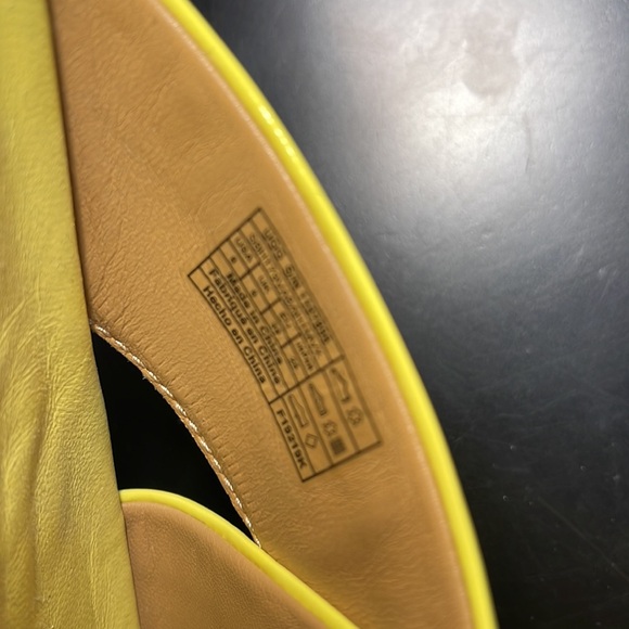 UGGs sandals, size 8 brand new - Picture 8 of 9